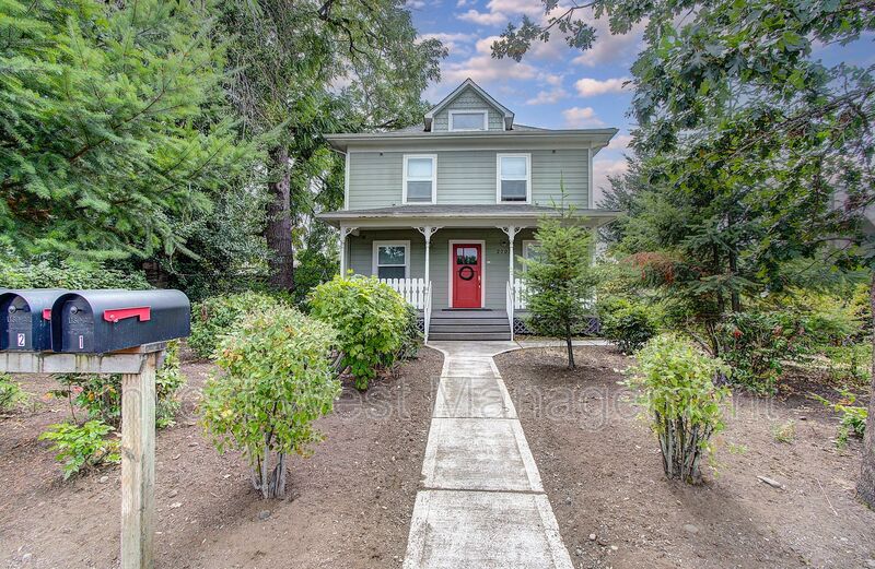 Vancouver House: 2703 E 8 Street