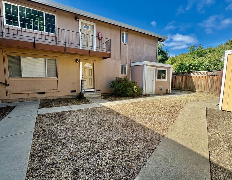 Concord House: 2225 Hillsborough Ct