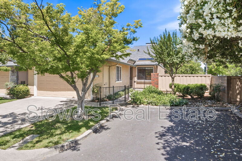 Walnut Creek Townhome: 2033 Raphael Ct