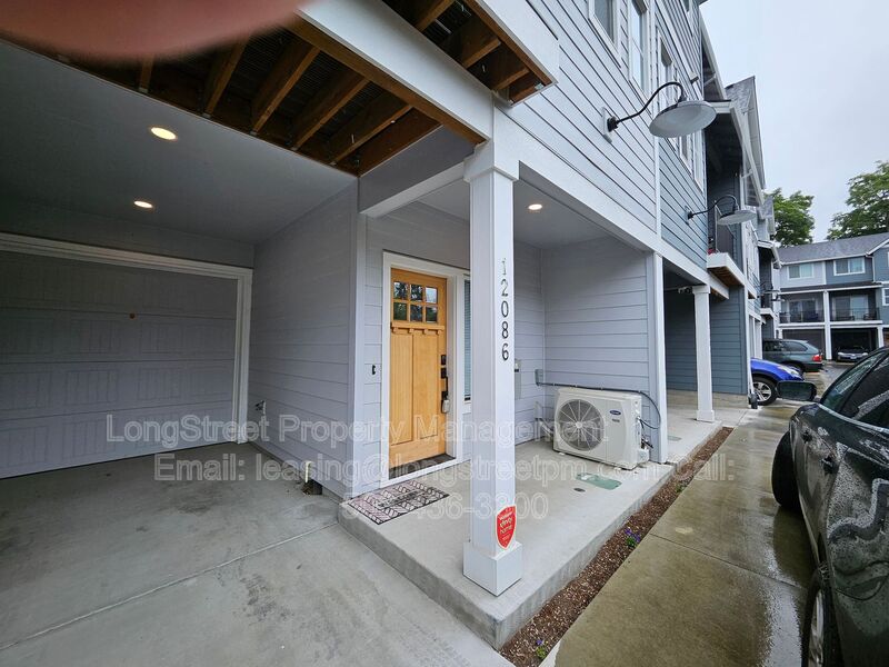 Portland Townhome: 12086 SE Harold St