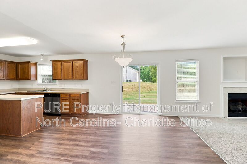 Charlotte House: 1223 Ben Livingston Road