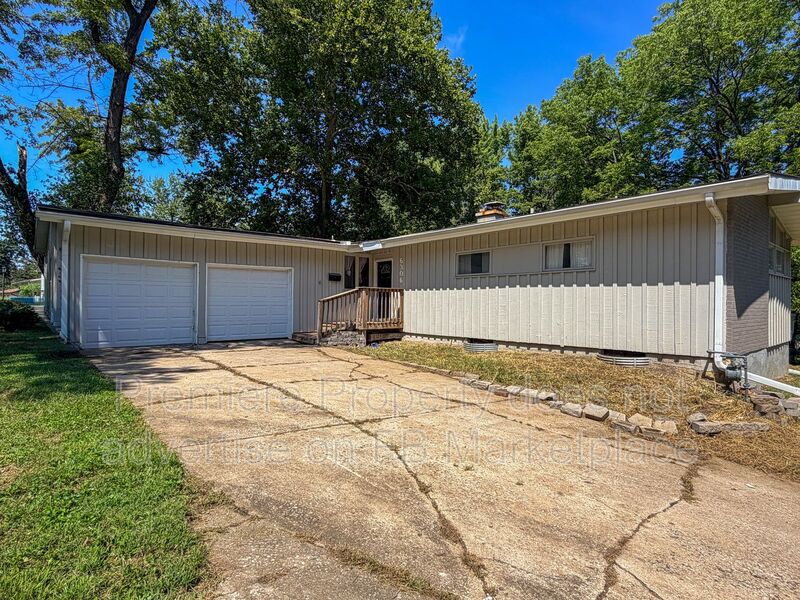 Kansas City House: 6306 Fairlane Dr