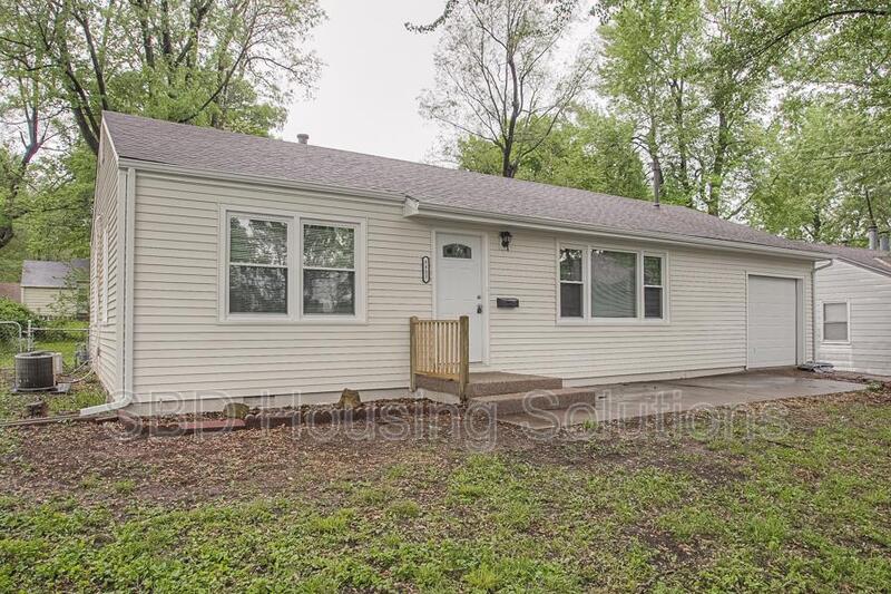 Raytown House: 8803 E 72nd St