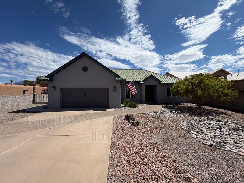Rio Rancho House: 6812 Nagoya Rd NE
