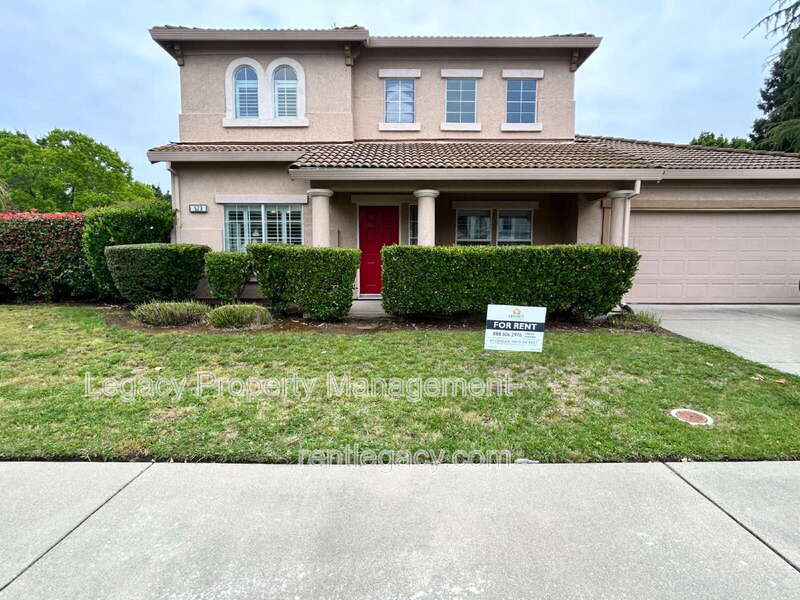 Roseville House: 523 Cascade Dr