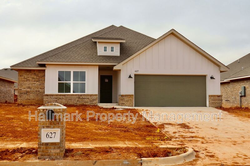 Shawnee House: 627 Trails End Dr