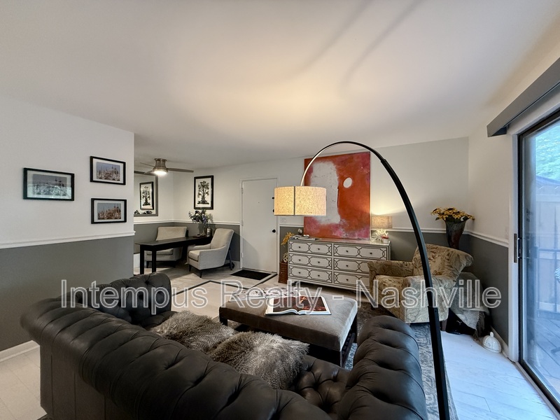 Madison Condo: 420 Walton Ln