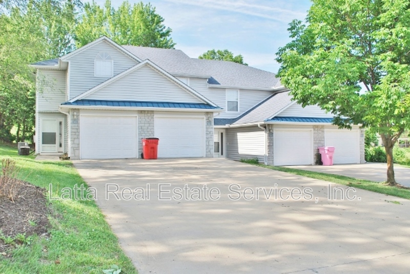 Blue Springs Townhome: 3210 SW Iron Creek Dr