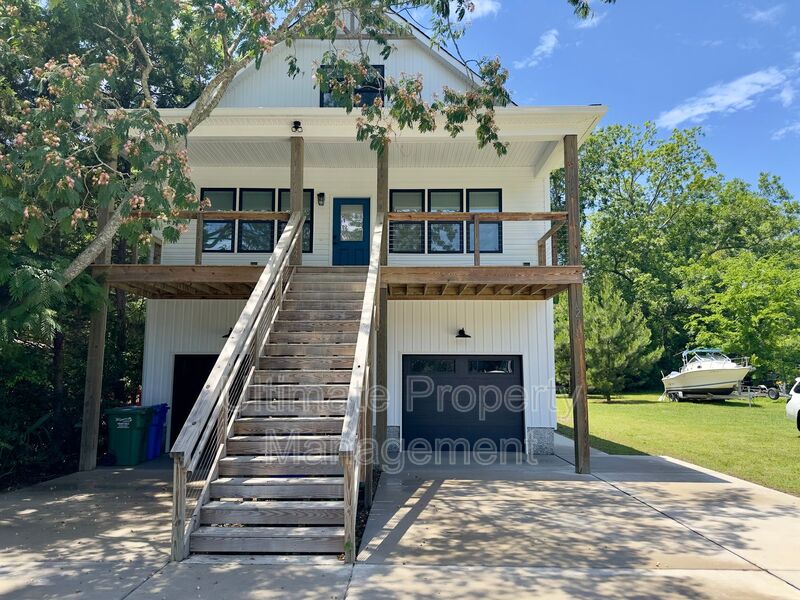 Wilmington House: 213 Myrtle Avenue