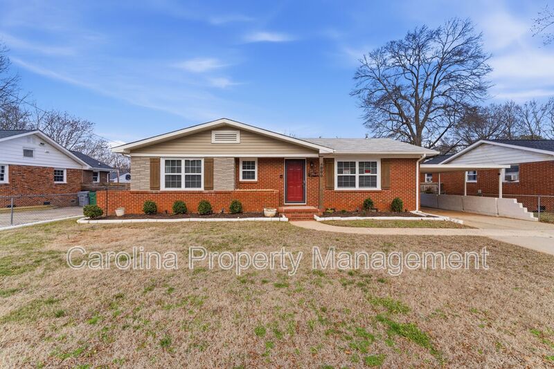 Charlotte House: 4000 Fieldcrest Rd