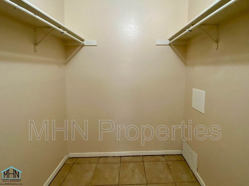 COZY 2 bed/1 bath near Nacogdoches and Judson Rd! - Photo 13