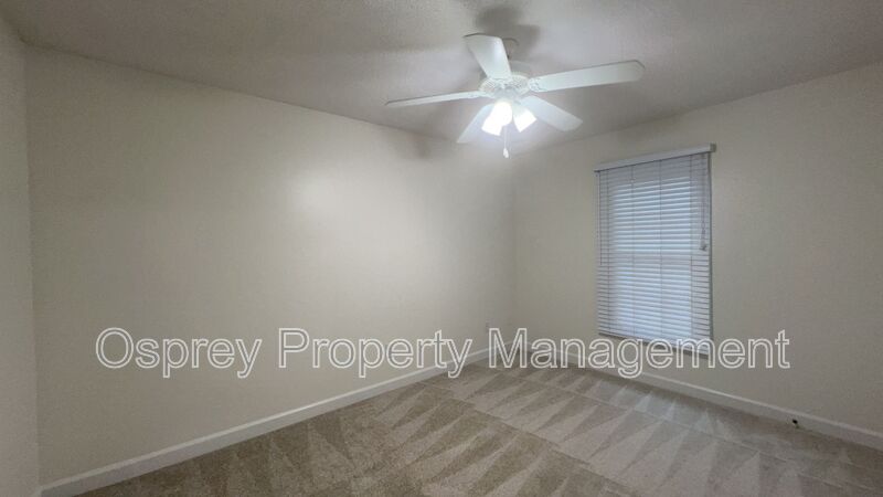 Spacious 4-Bedroom Home with Sunroom! - Photo 11