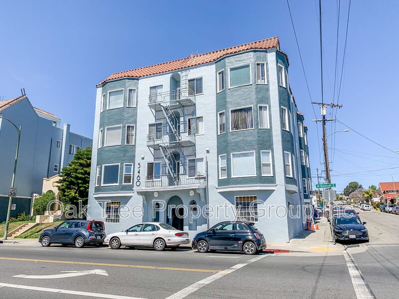 Oakland House: 5460 Bancroft Avenue