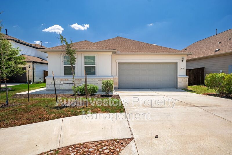 Hutto House: 1008 Moose Rd