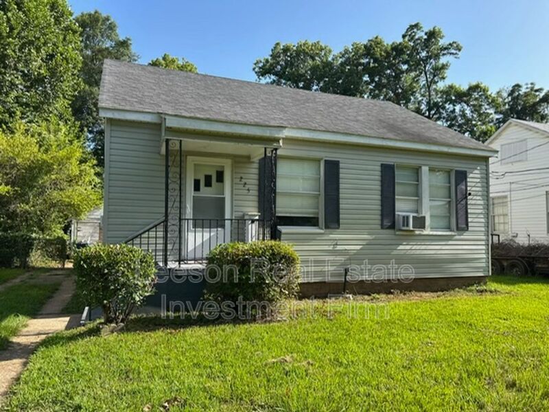 Shreveport House: 225 E Elmwood Street