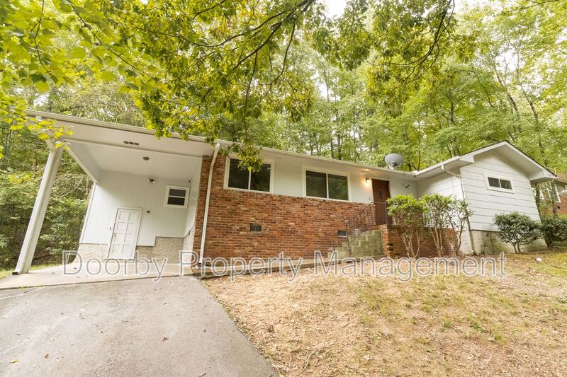 Chattanooga House: 1828 Dogwood Dr