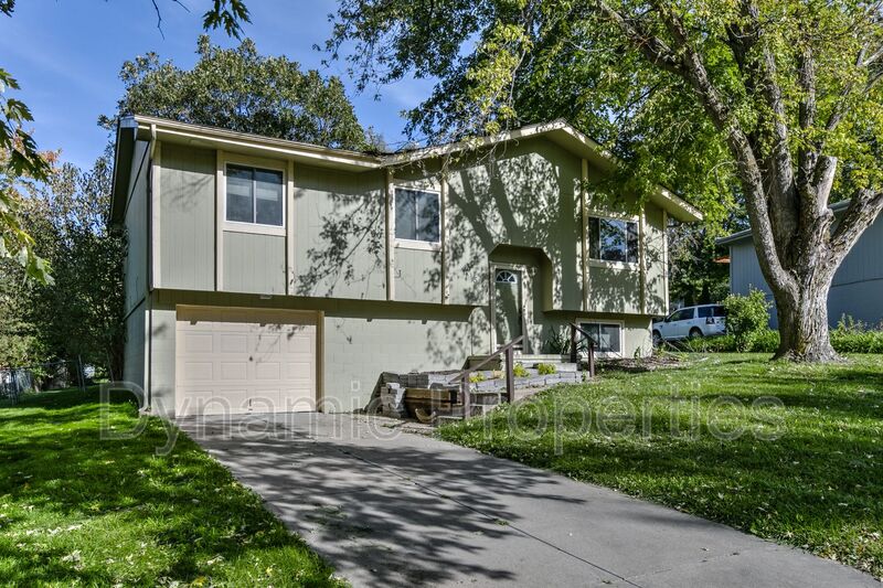 Omaha House: 4115 North 213th Circle