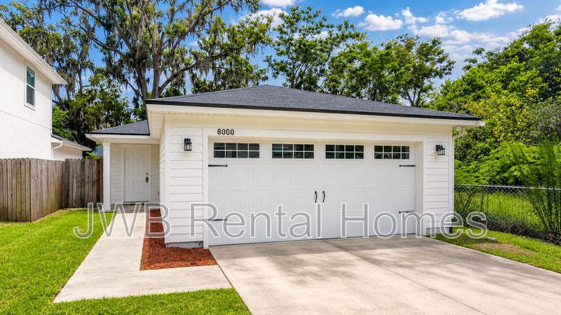 Jacksonville House: 8000 Dandy Ave