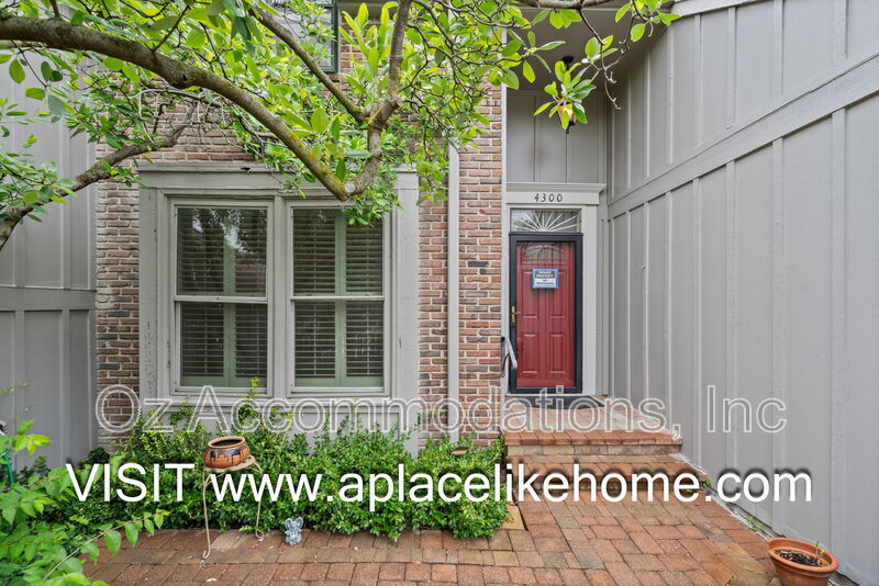 Leawood Townhome: 4300 W 111th Ter