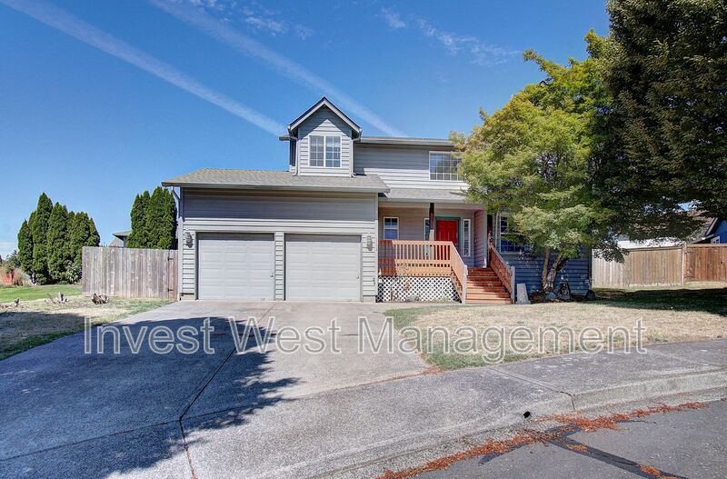 La Center House: 1228 E Reid Ct