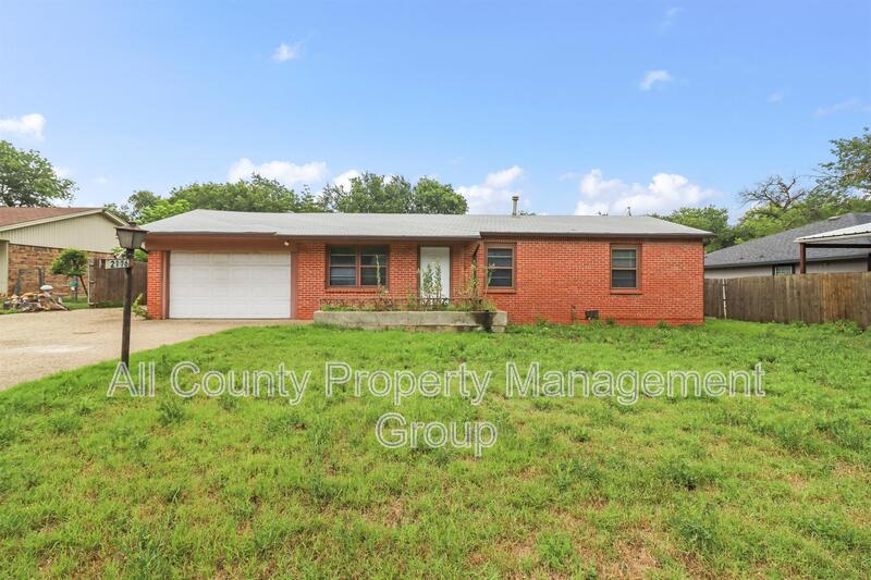 Fort Worth House: 2116 Andover Street