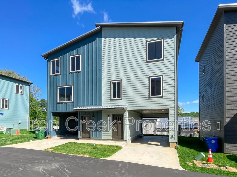 Arden House: 74 E. Cascade Street
