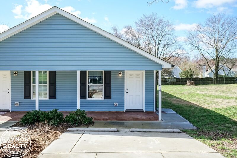 Wake Forest House: 616 E Pine Ave