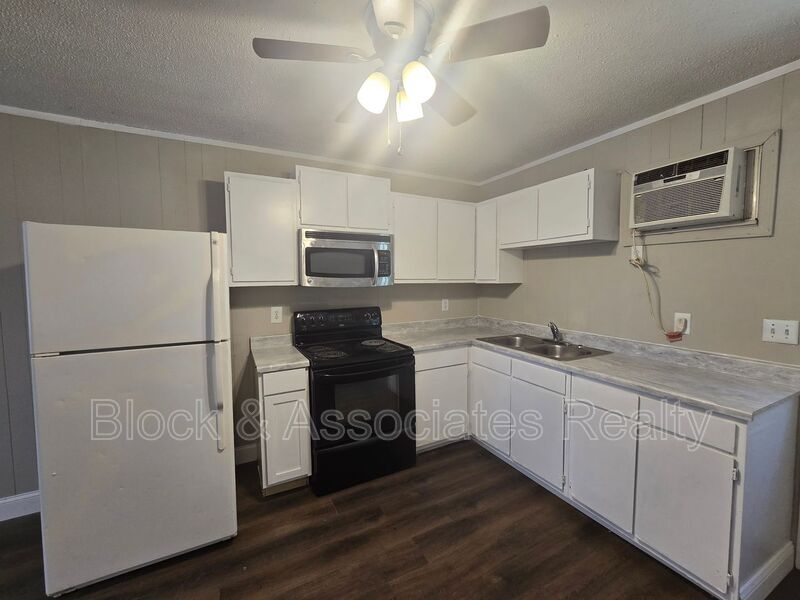 Archdale Condo: 506 Lake Dr