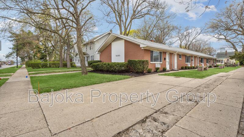 Ferndale Condo: 1615 W 9 Mile