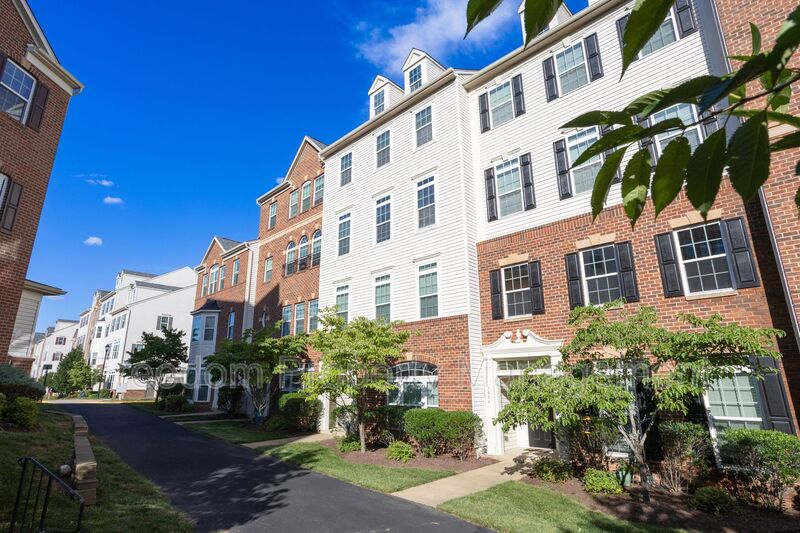 Gainesville Townhome: 7408 Brunson Cir