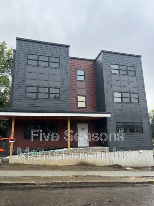 Burlington Condo: 199 King Street - 2