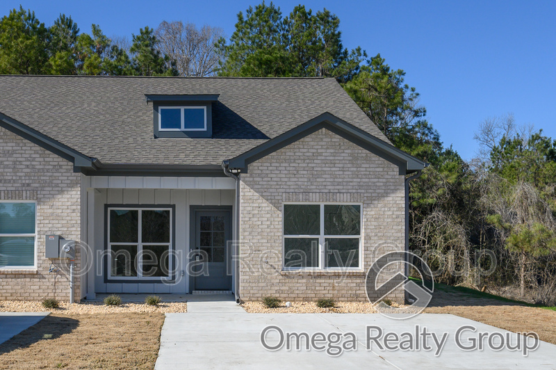 Calera Townhome: 192 Winners Cir