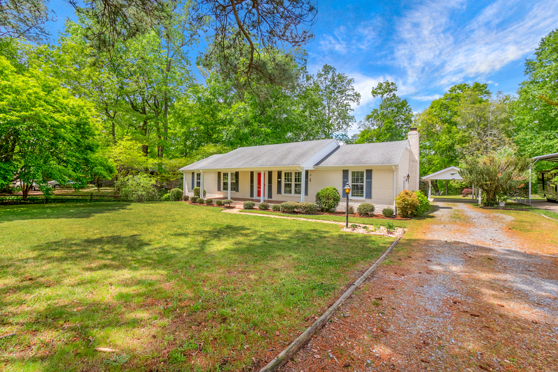 Suffolk House: 315 Oakwood Avenue