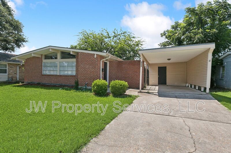 Metairie House: 5700 Boutall St