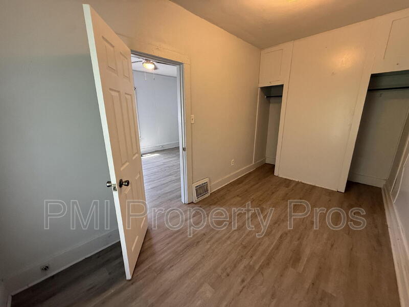Milwaukee Condo: 2439A N Dr William Finlayson (Rear House)