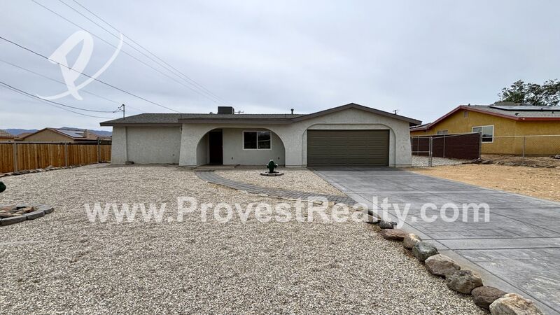 Apple Valley House: 22091 Goshute Ave