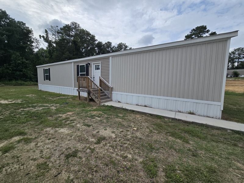 Fayetteville House: 1943 Boxwood Ln