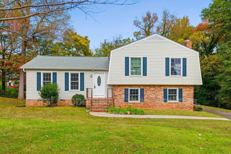 Gastonia House: 810 Applegate Ct.