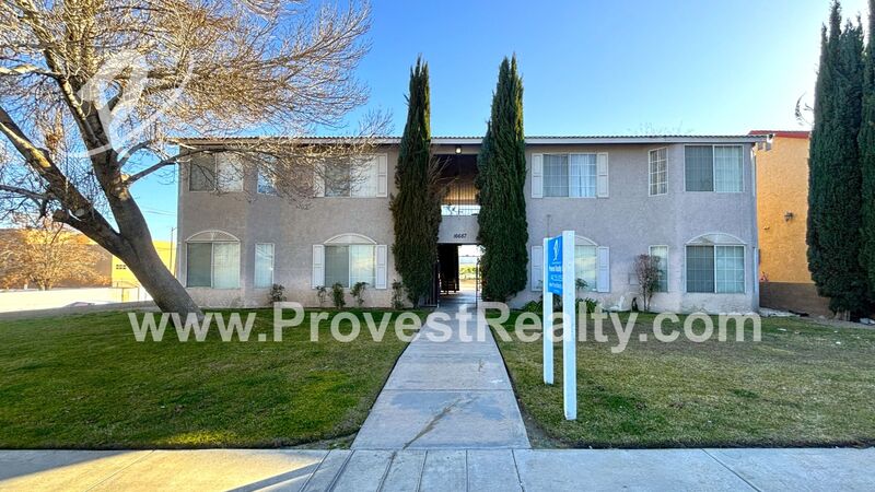 Victorville House: 16687 Zenda Street
