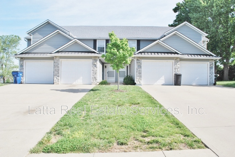 Blue Springs Townhome: 3213 SW Iron Creek Dr