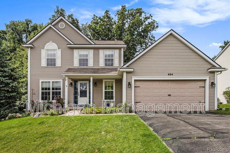 Howell House: 684 Glenlivet St
