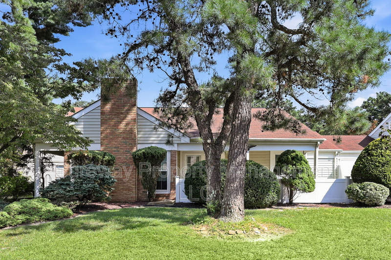Manchester Condo: 517A Cheshire Ct