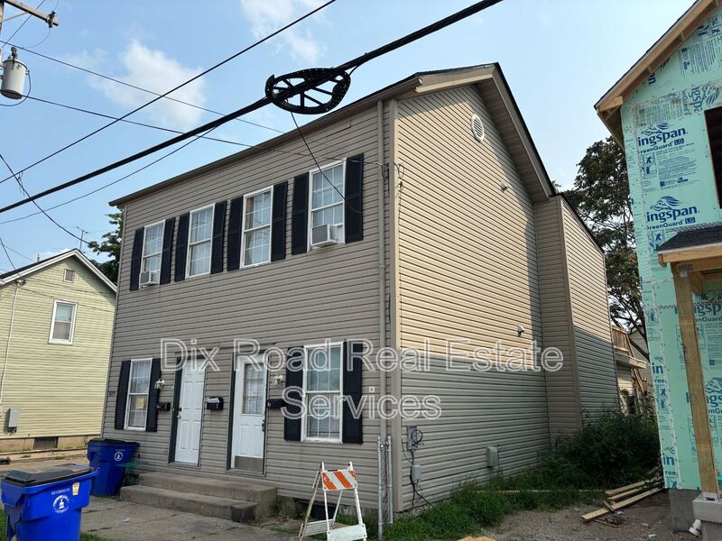 Hamilton House: 829 Maple Avenue
