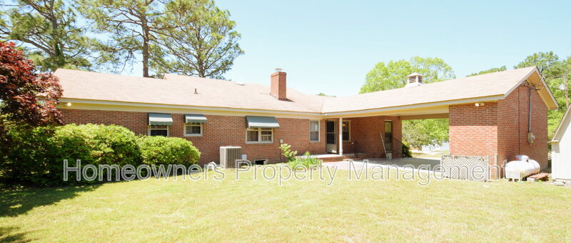 Fayetteville House: 1509 Paisley Ave
