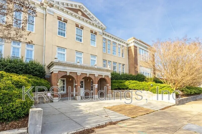 Richmond Condo: 1411 Bainbridge St