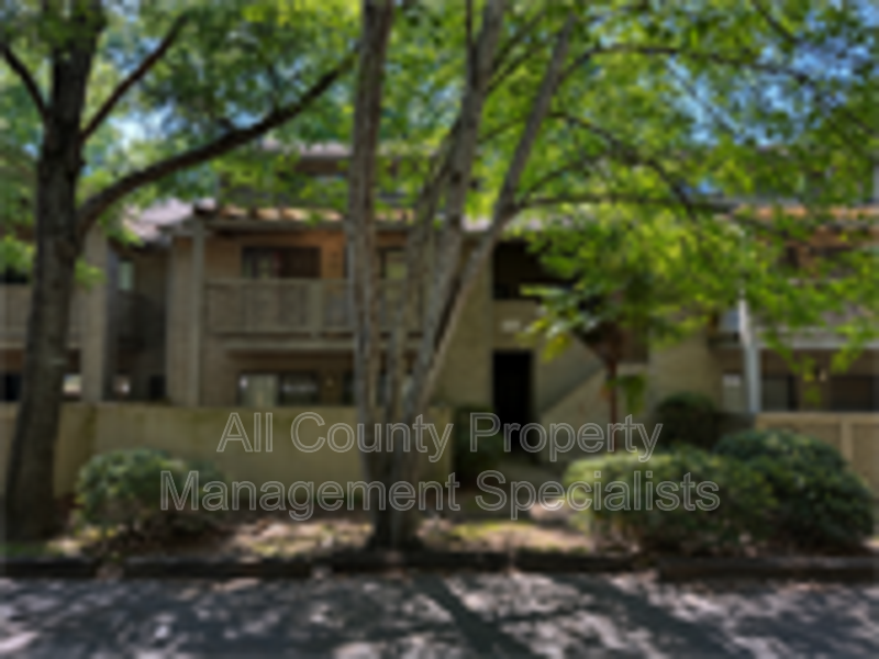 Columbia House: 1002 Creekside Way