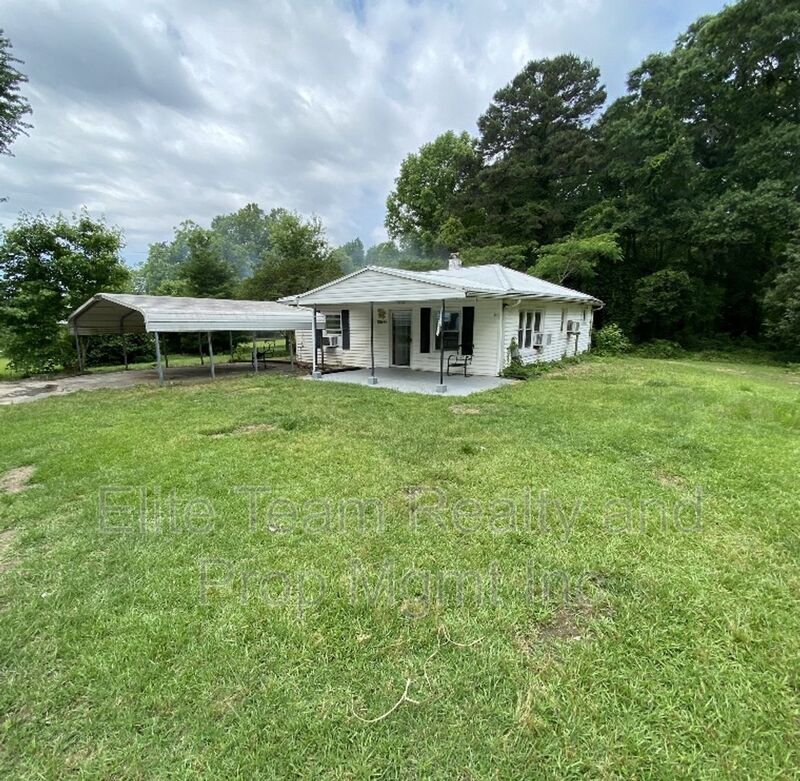 Lancaster House: 10646 Cyclone Dr