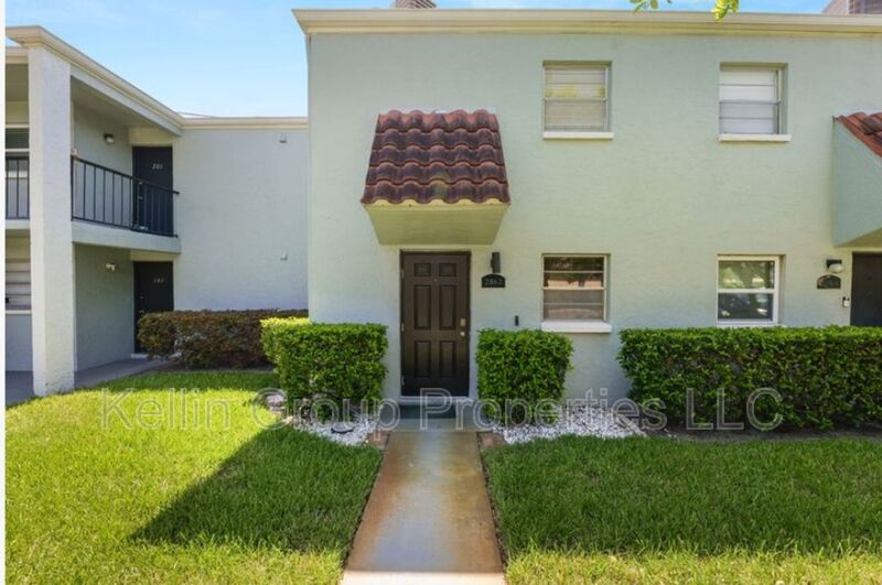 Tampa Townhome: 2862 Somerset Park Dr