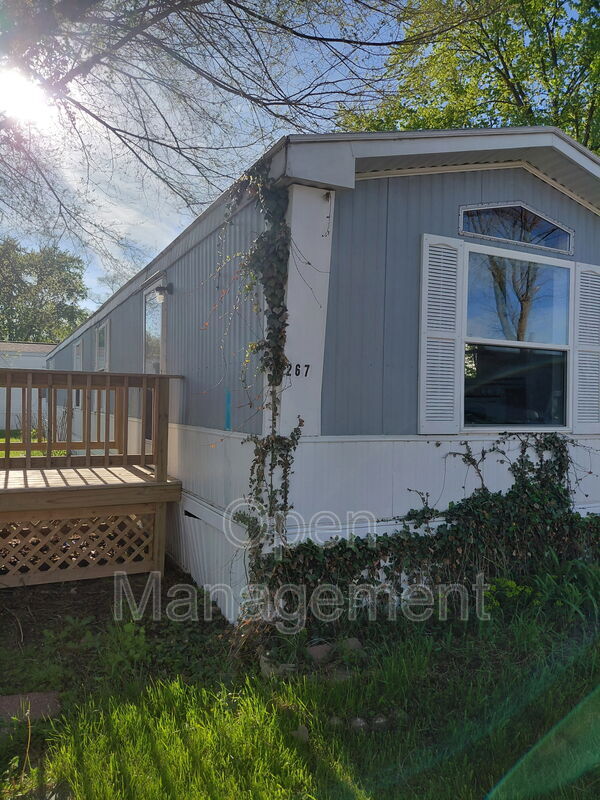 Jackson House: 301 Mantle Ave