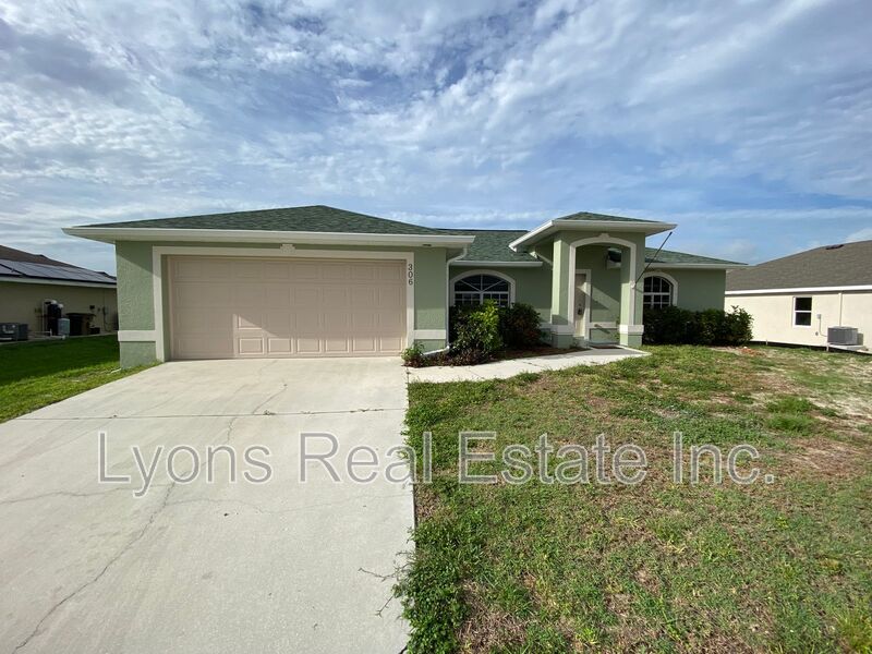 Cape Coral House: 306 NE 14th Ter